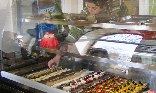 Látványcukrászdát nyit a sepsiszentgyörgyi Diószegi pékség