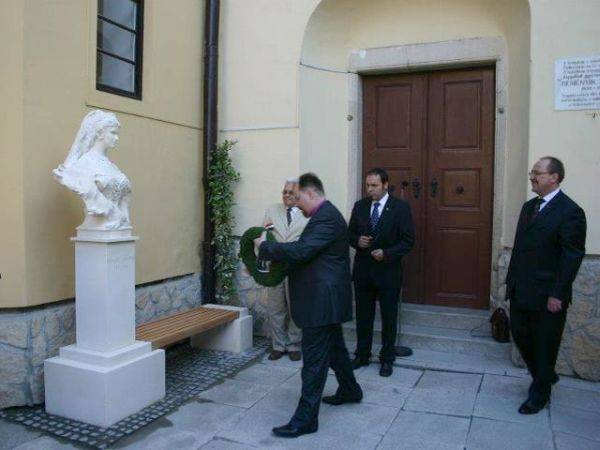 Felavatták Sissi mellszobrát Kolozsváron