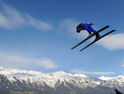 Loitzl vezet a Négysáncversenyen 