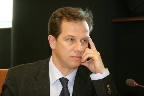 Sógor: Sorin Apostu primitív