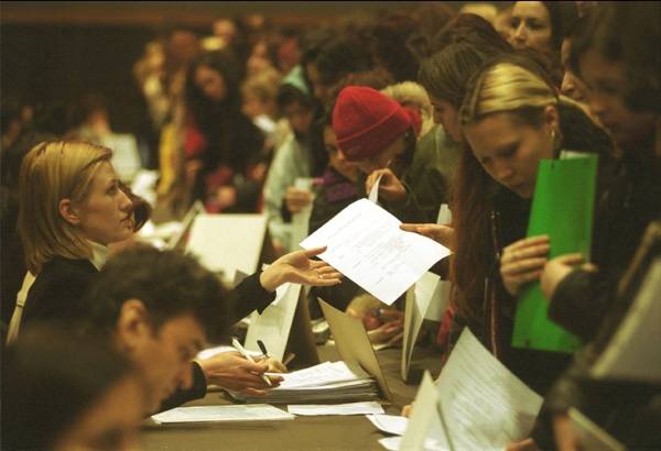 Tetemes mértékben csökken a munkanélküliek járandósága