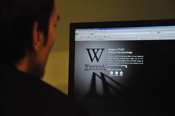  „Elsötétítéssel” tiltakozott a Wikipedia