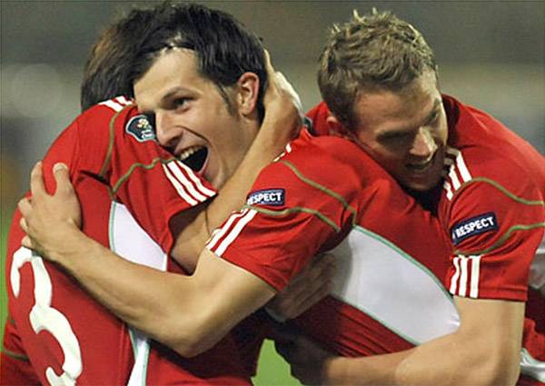 Helyettesítőkkel a mumus ellen