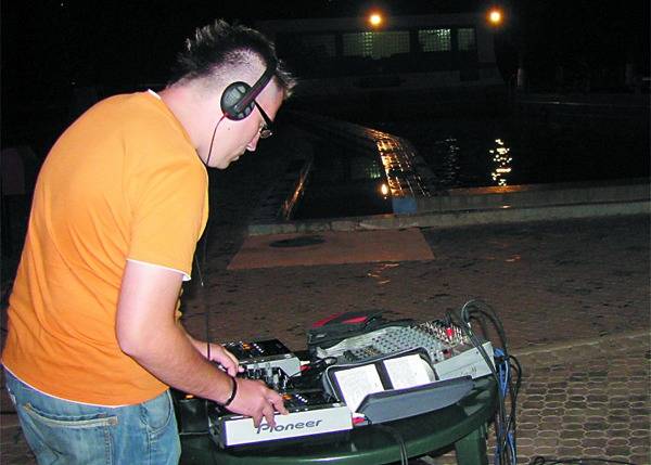 Pangás a strandbulin