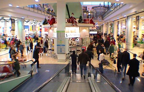 Szárnyaszegett angyal: Európában több, itthon kevesebb jut karácsonyi ajándékra