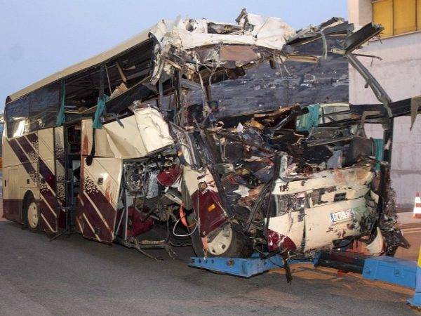 Tragédia Svájcban: 22 gyerek halt meg egy buszbalesetben 