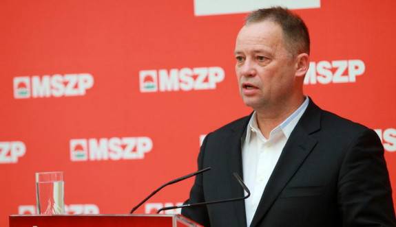 Románozott a szocialista Szanyi Tibor