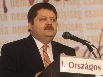 Szász Jenő ellentámadásba lendült