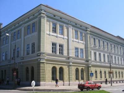 Autonómia vagy restitúció?