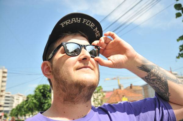  Megfelelő napszemüveggel kell a szemet védeni