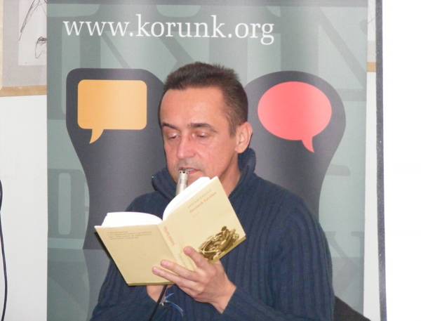 Szilasi László szegedi irodalomtörténész, író olvasott fel Kolozsváron