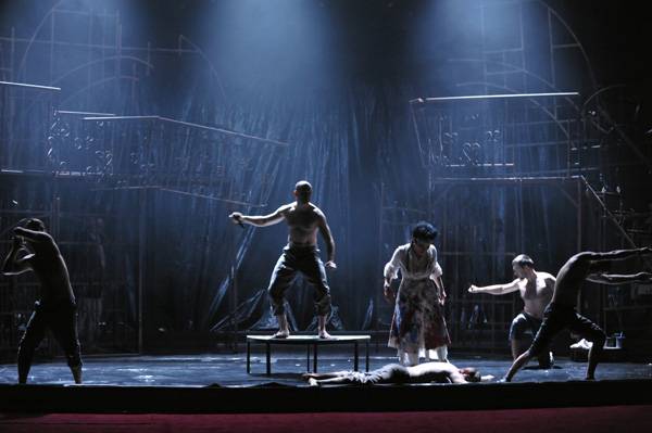 Megalkotni a pusztítást