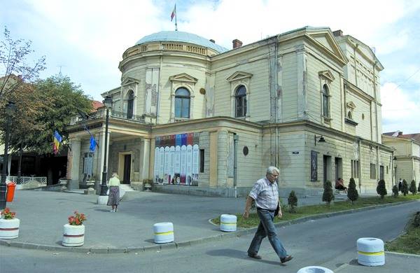 Thália templomait is sújtja a válság