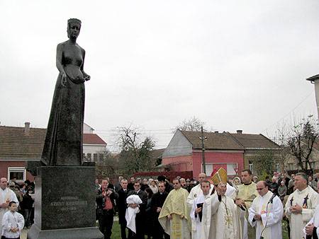 Szent Erzsébet-szobrot avattak Szatmárnémetiben