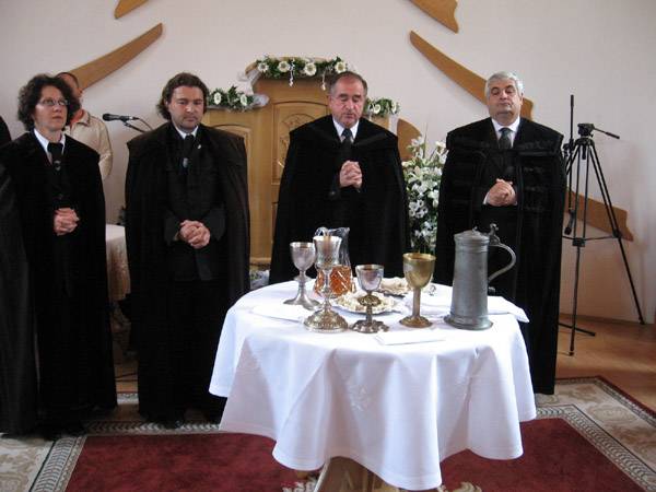 Felszentelték Szováta tizenkét éve készülő unitárius templomát