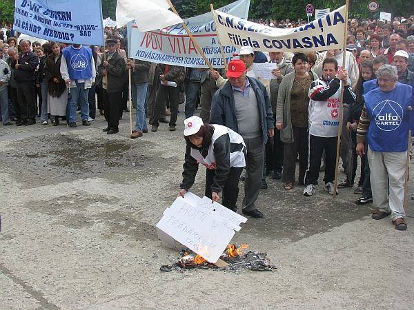 Felemás tiltakozási kedv