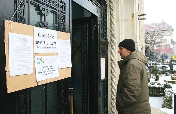 Mintegy 45 ezer közalkalmazott tiltakozott