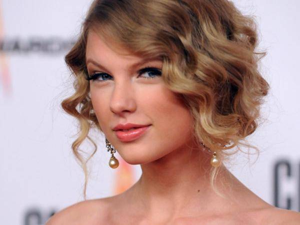 Michael Jackson és Taylor Swift tarolt az Amerikai Zenei Díj-gálán