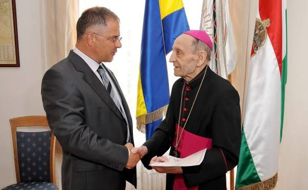 Tempfli József Debrecenben tette le az állampolgársági esküt