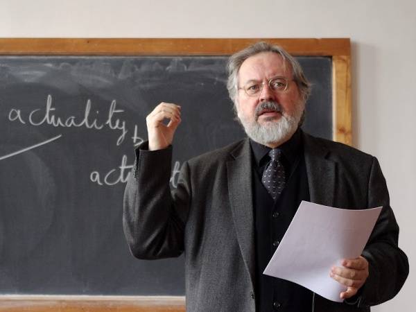 Tengelyi László filozófus előadásai Kolozsváron