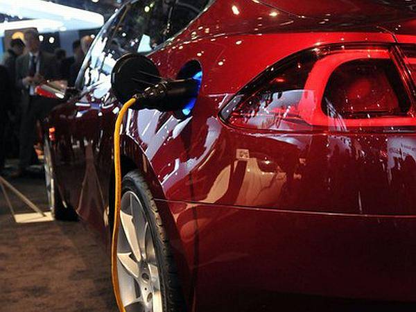 Fejlesztési együttműködésre lép a Toyota és a Tesla
