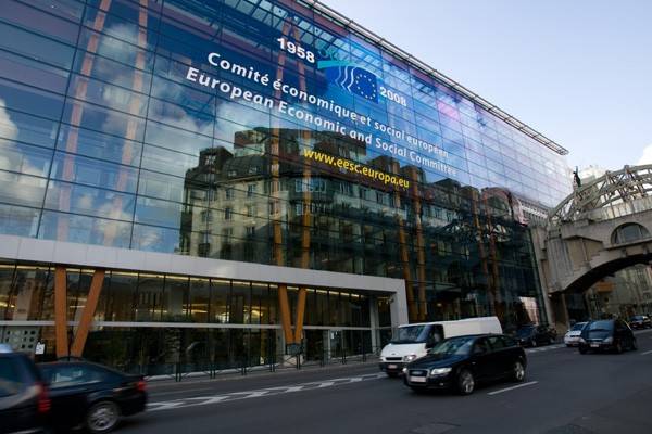 Túlköltekezéssel vádolják az EU-t