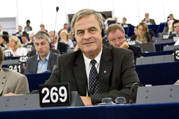 Tőkés Lászlót javasolják az Európai Parlament alelnökének