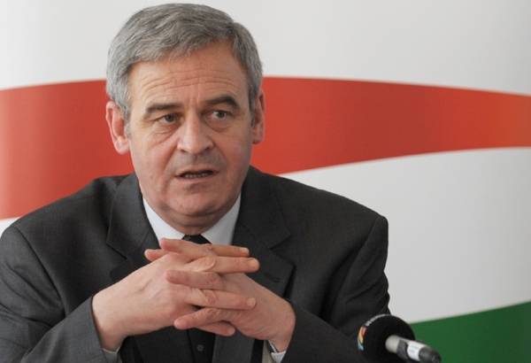 Tőkés: az RMDSZ-nek nem kellene folyamatosan kormányon lennie