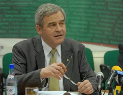 Tőkés bojkottal vádolja Szász Jenőt