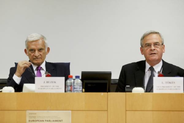 Az EP elnöksége elfogadta az európai egyházi párbeszédről szóló Tőkés-jelentést