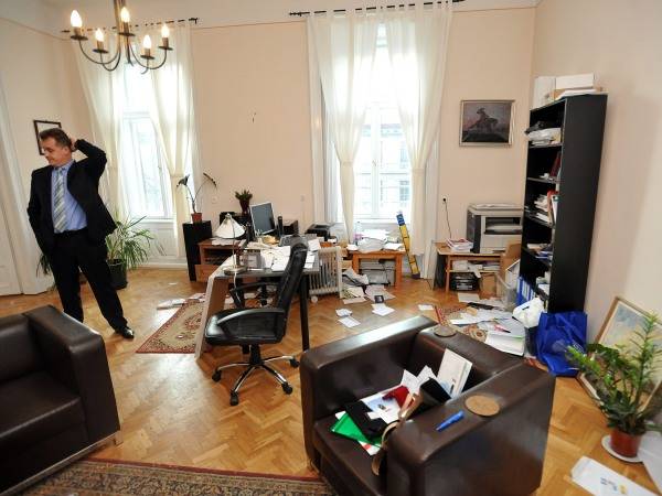 Betörtek Tőkés László EP-képviselő budapesti irodájába