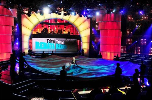 Örökzöld dal, kék ruha