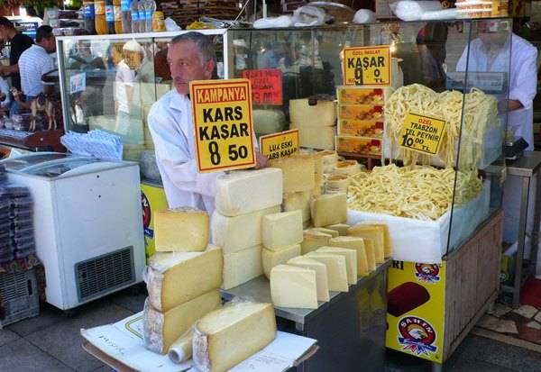 Sok vitamint és nélkülözhetetlen nyomelemet tartalmaz a sajt