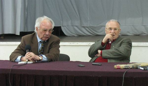 Törzsasztal emigránsokkal