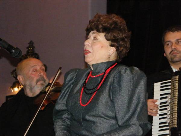 A 80 éves Tóth Erzsébet népdalénekest ünnepelte Marosvásárhely