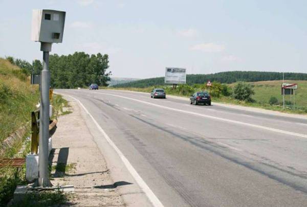 Ismét lesznek állóradarok, robogók vezetéséhez is kell majd jogosítvány