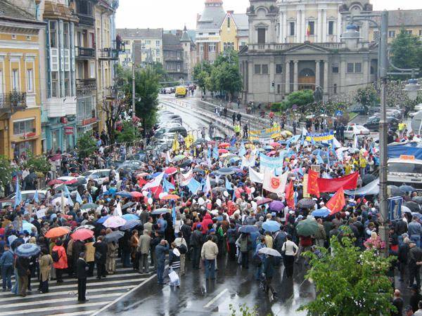 Ezrek tüntettek az utcákon Erdély-szerte