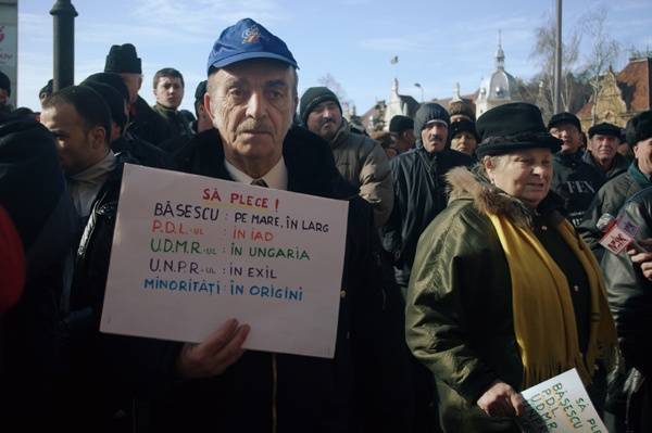 Egyre több szakszervezetis tüntet a munkatörvénykönyv ellen