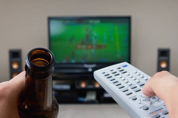A tévénézés növeli a betegségek kockázatát