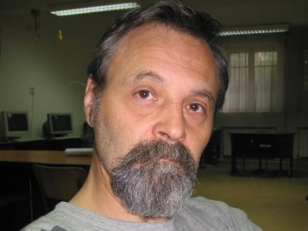 A Dialóg csoportról ad ki könyvet Ujvárossy László