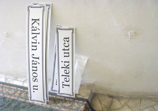 Magyar utcanévtáblákat távolítottak el Nagyváradon