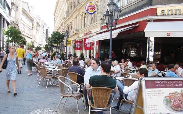 Budapest vonzóbb, de drágább, mint Bukarest