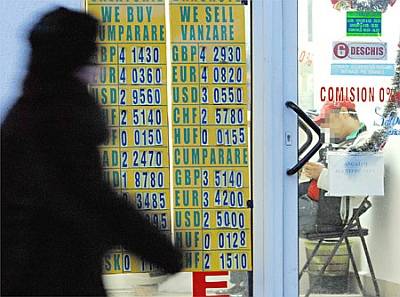 Folytatódó lejtmenetben a lej