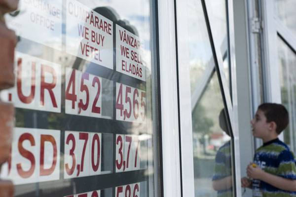 Felemásak a reakciók a gyenge lejre