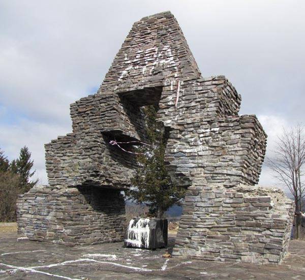 Újabb gyalázat Vereckén