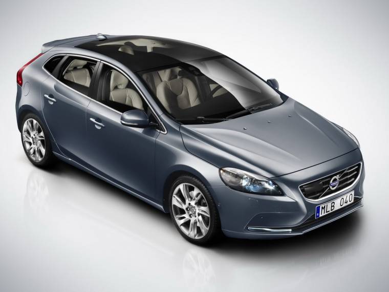 Szépen hajlított svédacél: új alsó középkategóriás modellcsaládot vezet be a Volvo