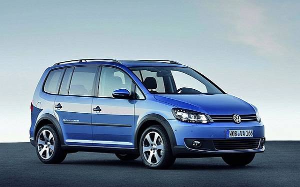 A Volkswagen bemutatta a terepjárós Tourant