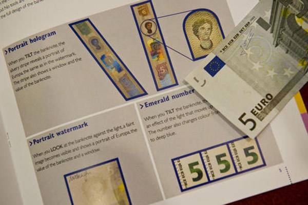 Jön az új öteurós bankjegy