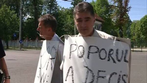 Visszatért hivatalába Traian Băsescu 