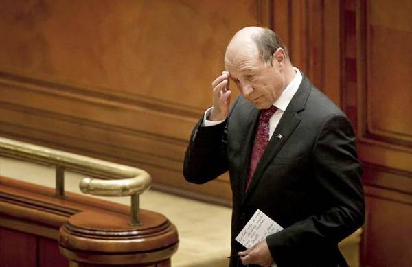 Băsescu sorsa a nép kezében